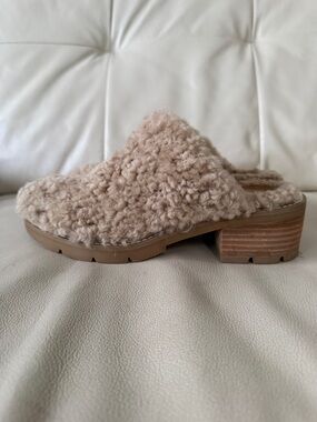 Donald J. Pliner Beige Shearling-Style Slide Mule